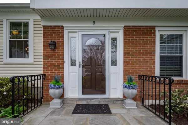 $699,900 | 5 Dudley Court, Sterling, VA 20165