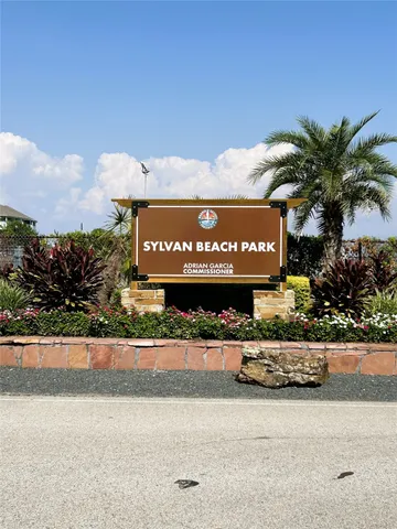 $700 | 302 Shore Acres Boulevard, Shoreacres, TX 77571