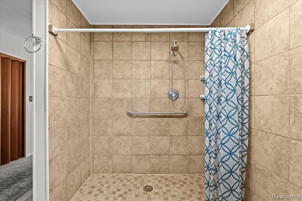 2795 North Burkhart Road Howell, MI 48855 - Photo 17 of 31