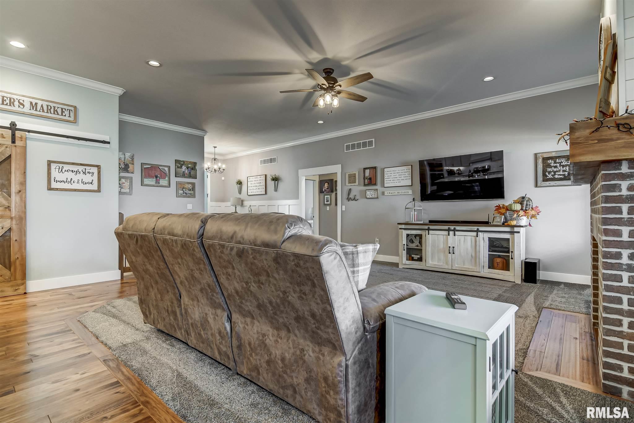 4543 Thompson Road Springfield, IL 62711 - Photo 8 of 44