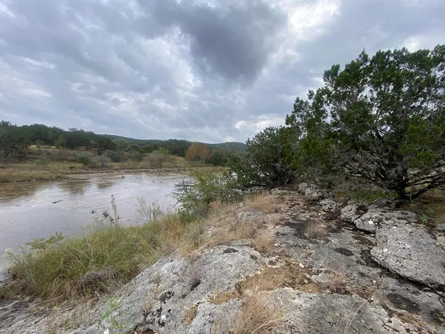 a view of a lake with houses in back