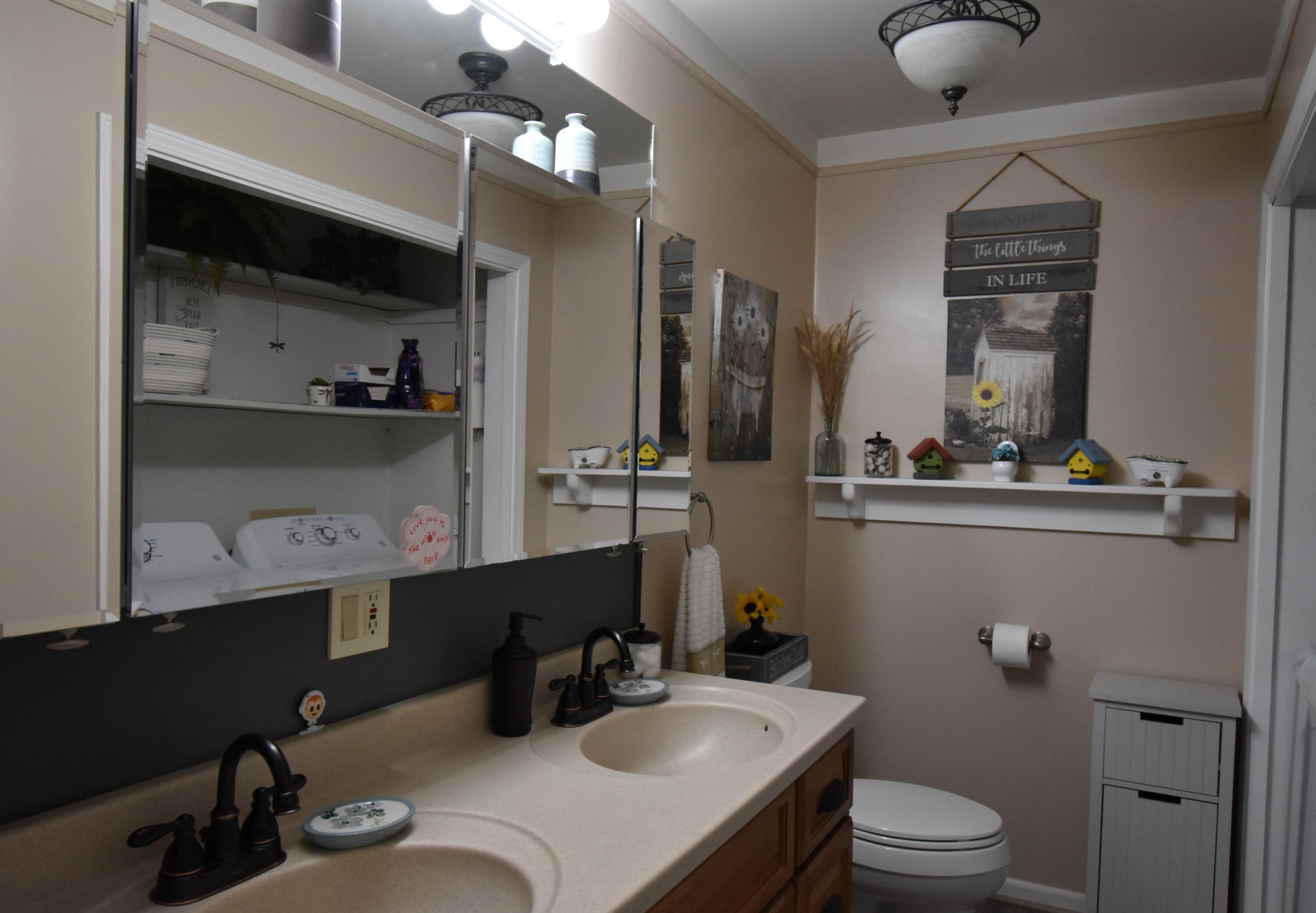 181 South Taylor Road Branch, MI 49402 - Photo 17 of 67 Main Floor Bathroom