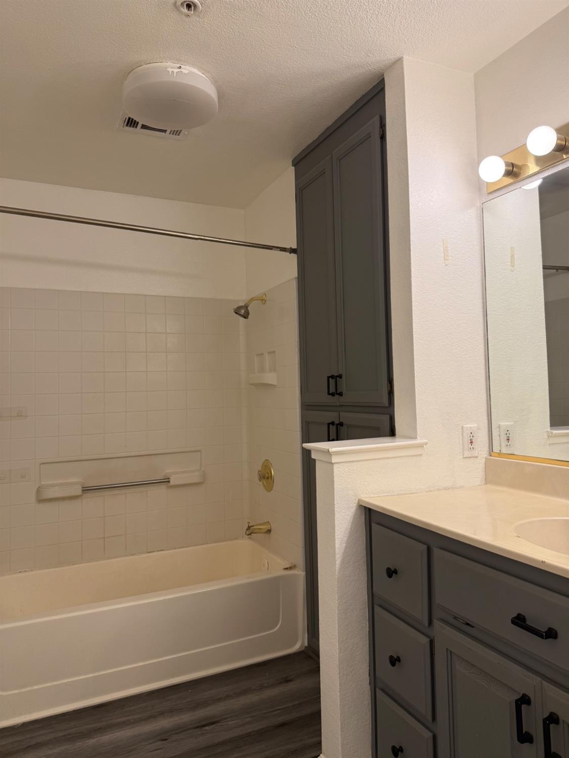 8020 Walerga Road, Unit 1093 Antelope, CA 95843 - Photo 10 of 13 a bathroom with a bathtub and a sink