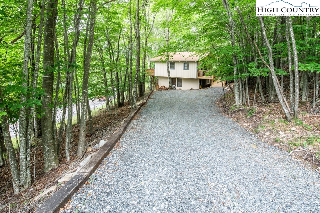 228 Pine Ridge Road Beech Mountain, NC 28604 - Photo 29 of 33 a view of porch and garden