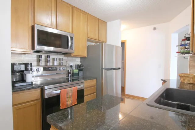 $269,900 | 7337 Bond Way, Unit 18, Inver Grove Heights, MN 55076