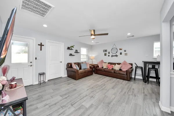 $1,850 | 834 Ellington Street, Houston, TX 77088