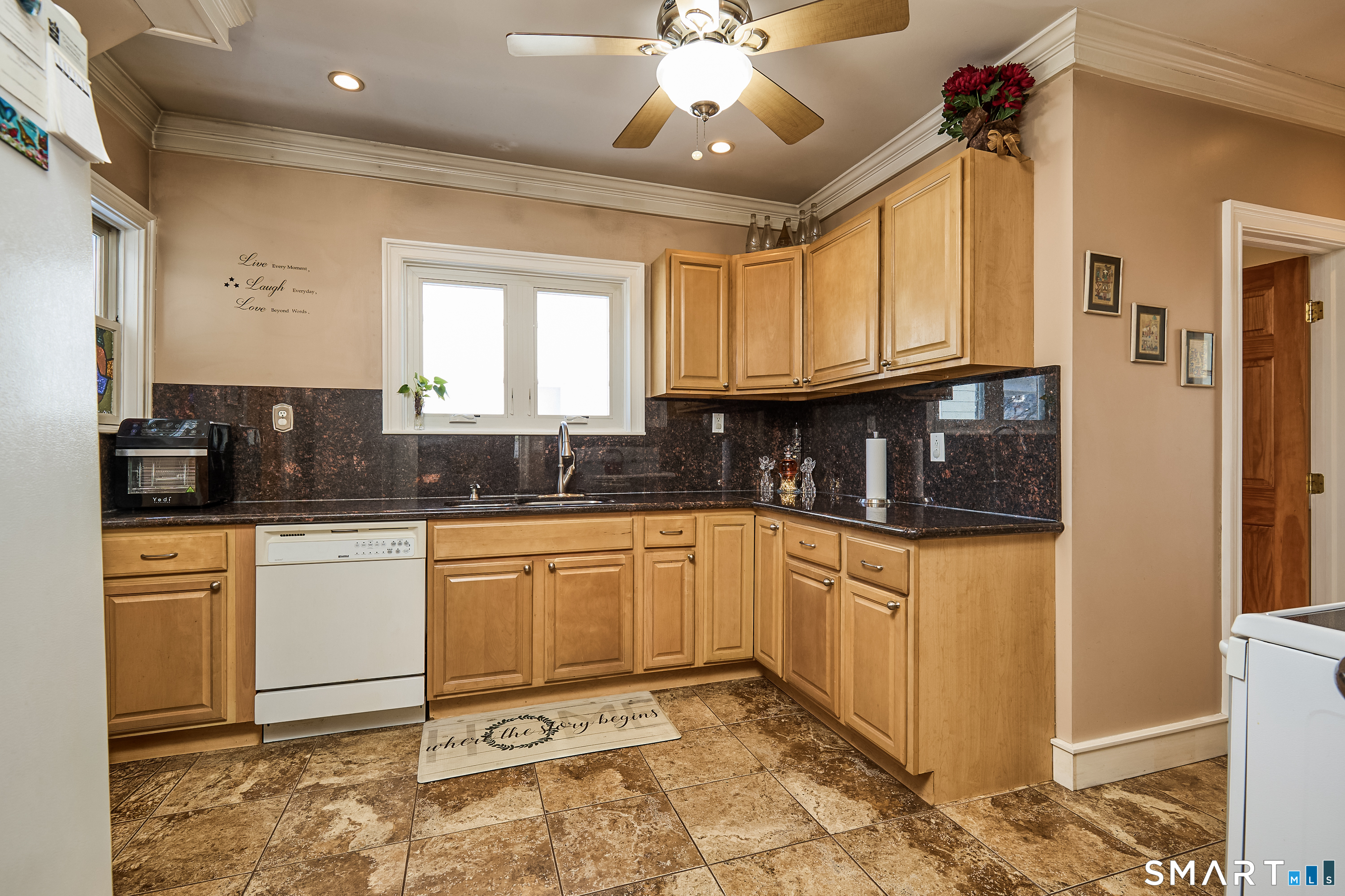 35 Querida Street Bridgeport, CT 06604 - Photo 16 of 40