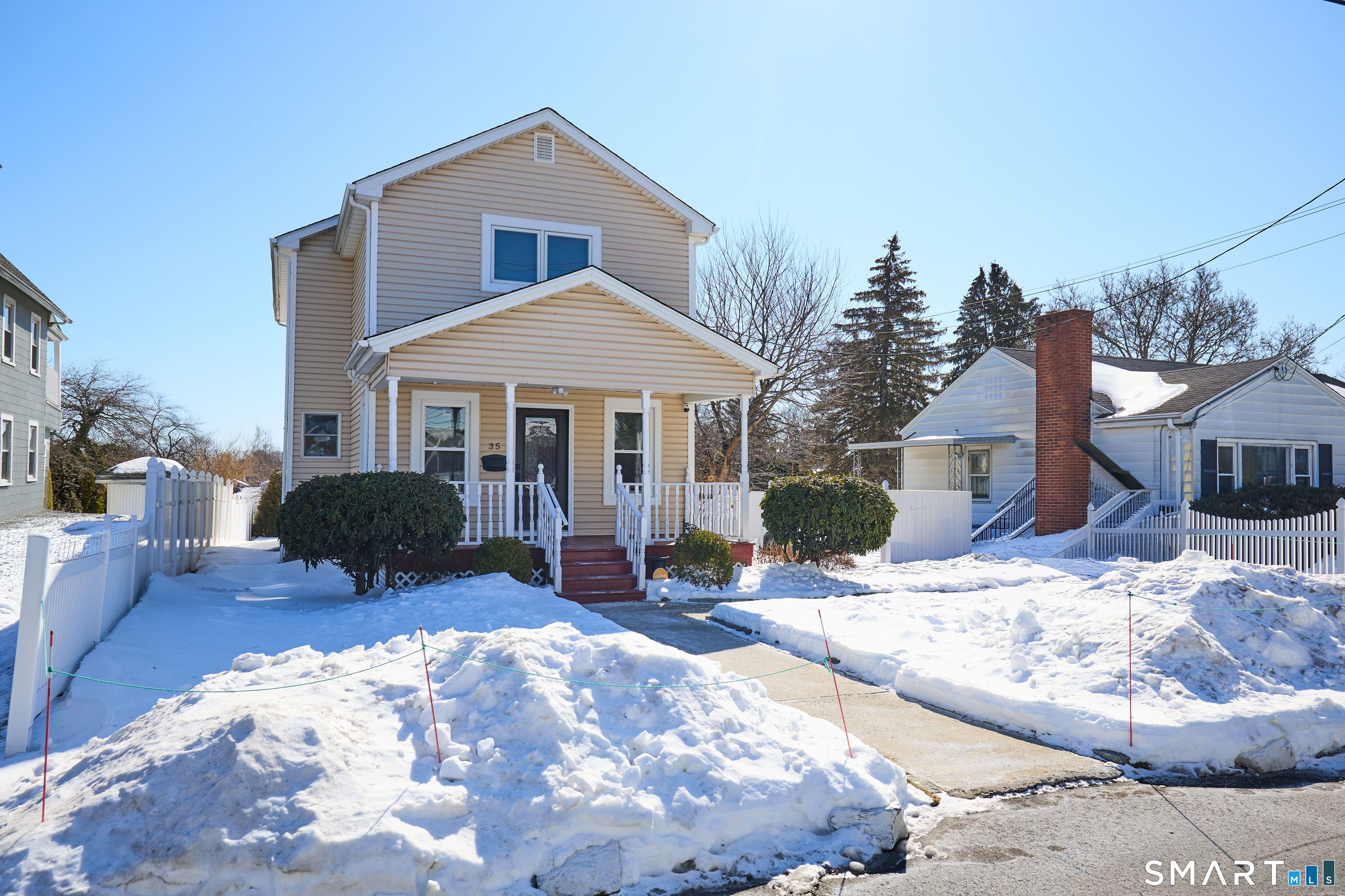 35 Querida Street Bridgeport, CT 06604 - Photo 2 of 40