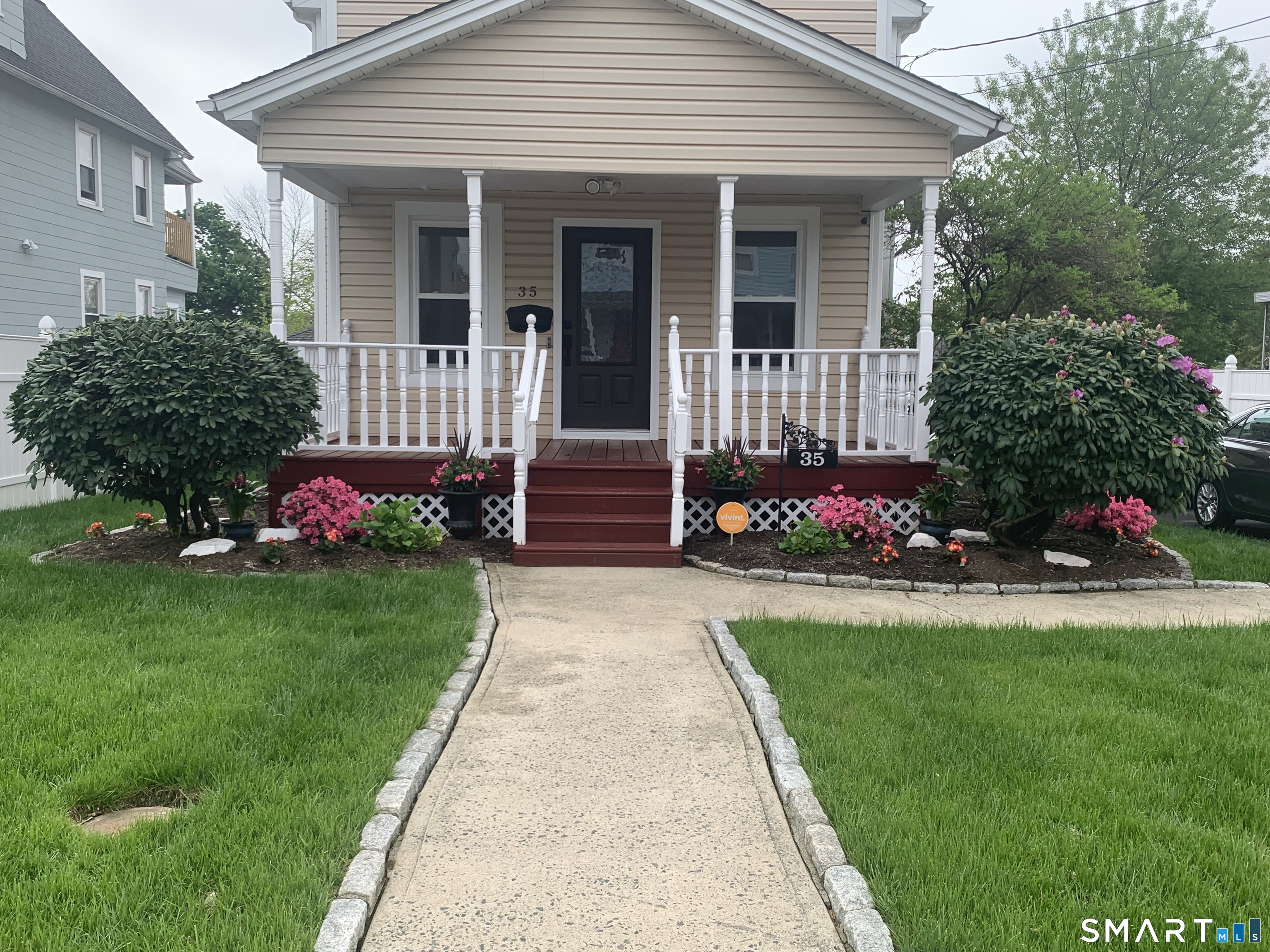 35 Querida Street Bridgeport, CT 06604 - Photo 4 of 40