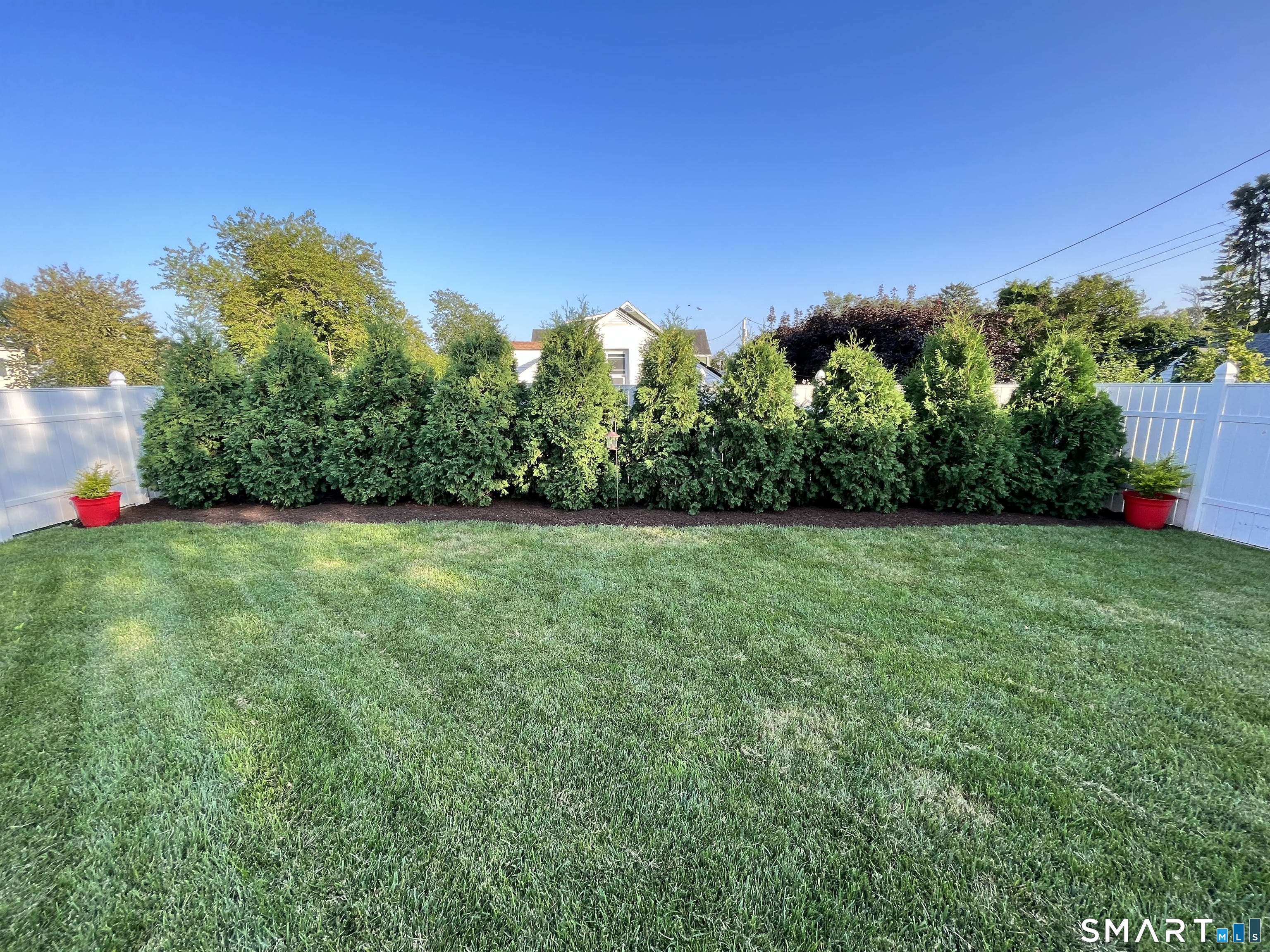 35 Querida Street Bridgeport, CT 06604 - Photo 6 of 40