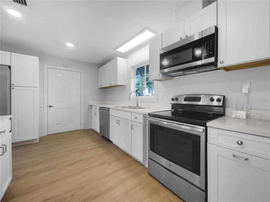 1427 East Gate Drive Venice, FL 34285 - Photo 6 of 30