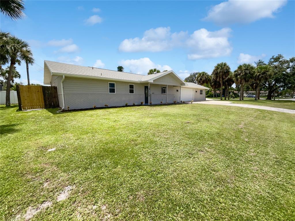 1427 East Gate Drive Venice, FL 34285 - Photo 9 of 30