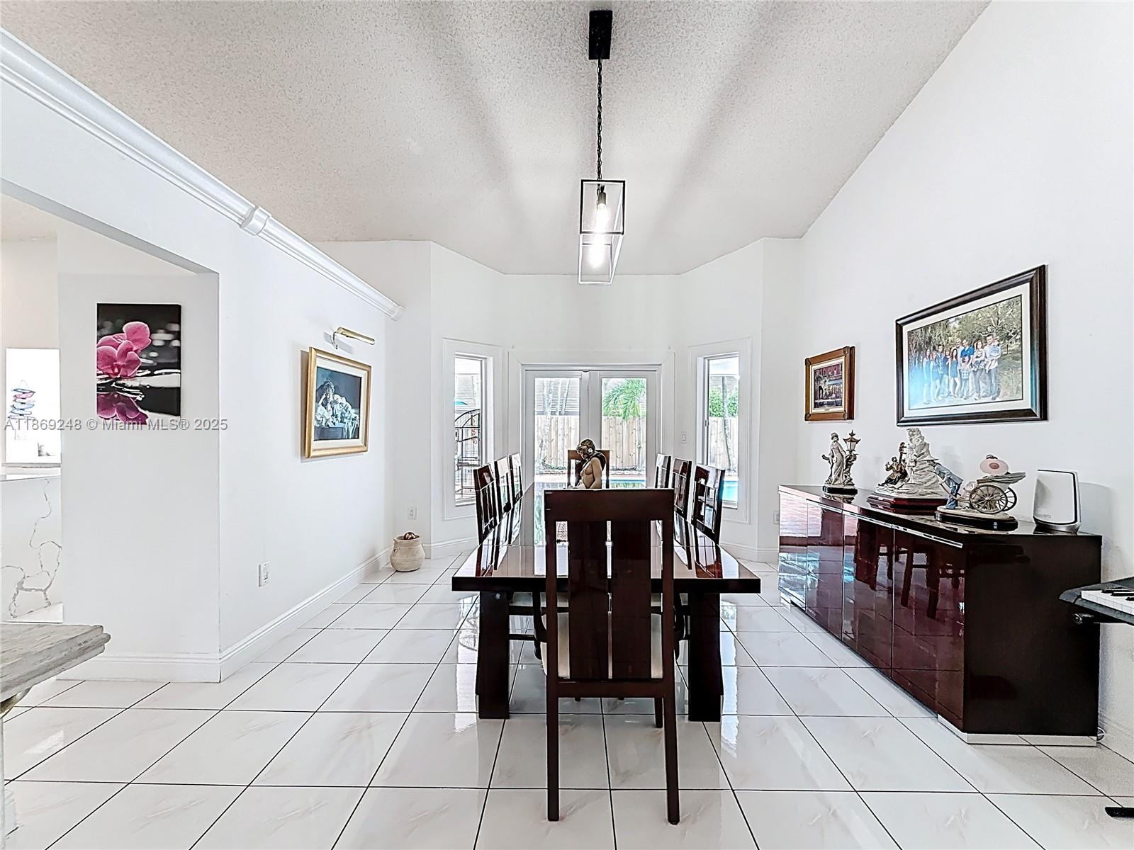 10462 Southwest 121st Street Miami, FL 33176 - Photo 4 of 35 a view of a dining room with furniture