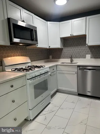 $2,500 | 218 Locust Street Southeast, Unit 143, Vienna, VA 22180