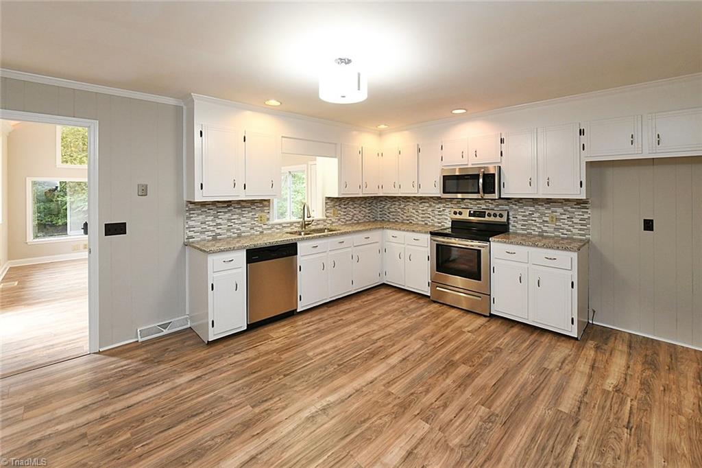 7470 Pine Trail Road Pfafftown, NC 27040 - Photo 6 of 30 Gallery Image 6