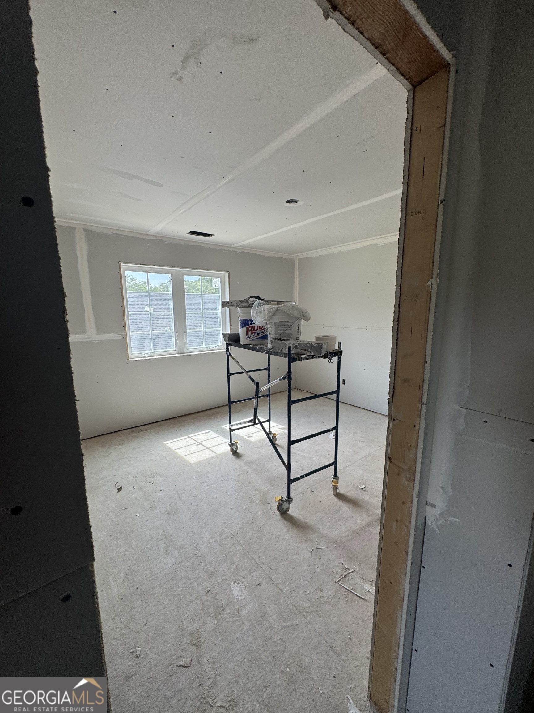 201 New Drive Claxton, GA 30417 - Photo 13 of 21 a living room with furniture and a window