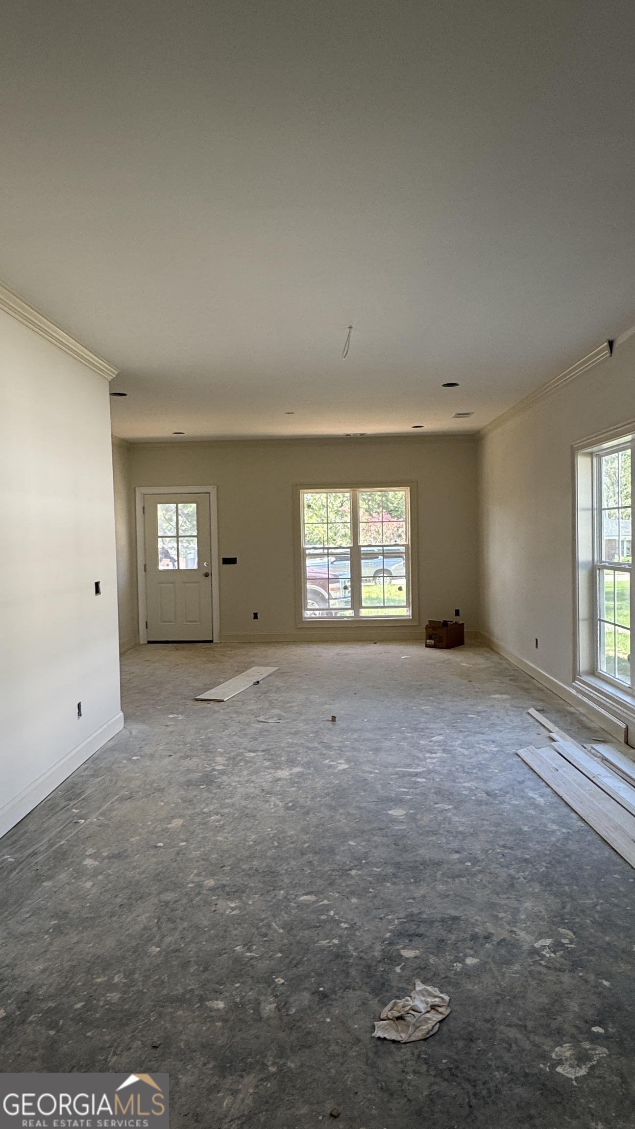 201 New Drive Claxton, GA 30417 - Photo 4 of 21 an empty room with windows