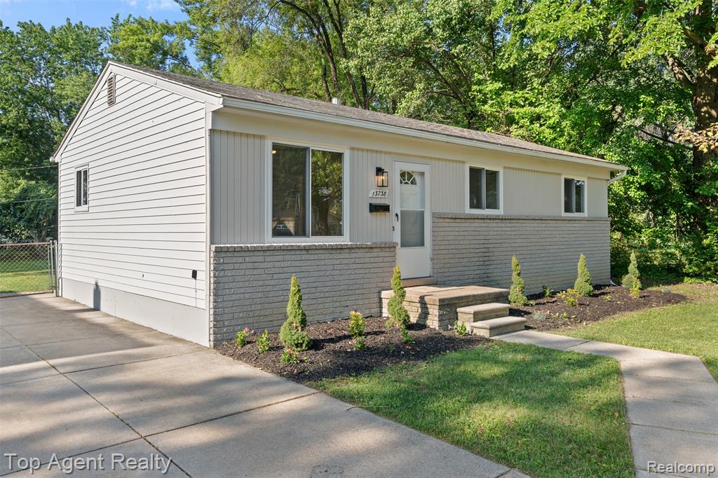 13738 Toepfer Road Warren, MI 48089 - Photo 3 of 47
