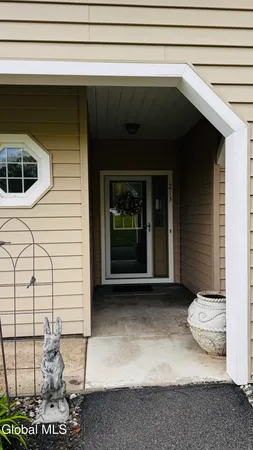 $269,900 | 213 Hampton Pl Boulevard, Unit 213, North Greenbush, NY 12180