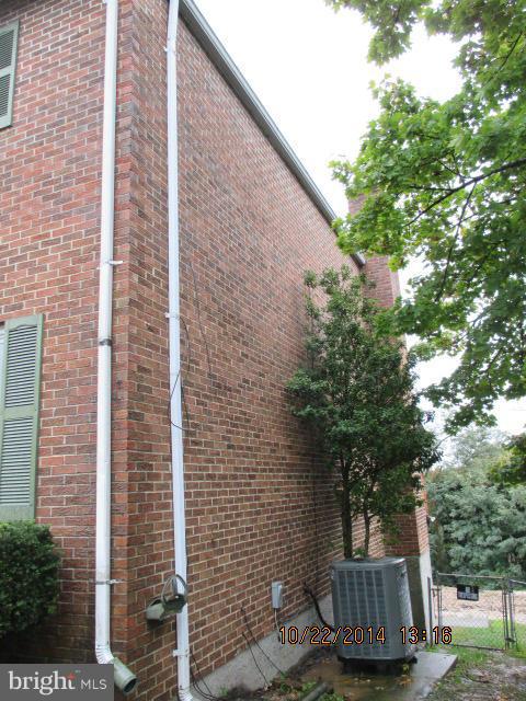 1045 Grovehill Road Baltimore, MD 21227 - Photo 2 of 27