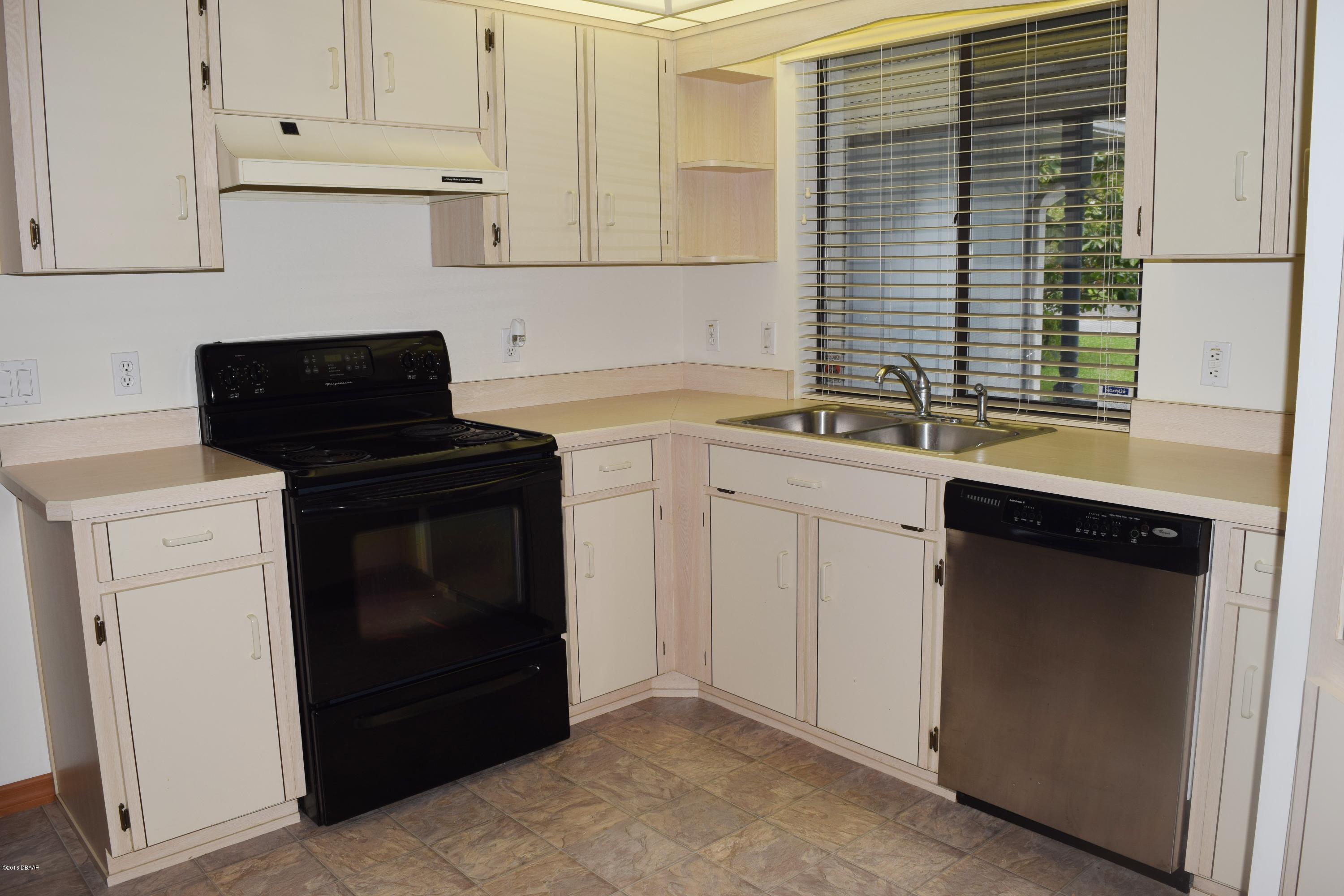104 Rustic Pond Road Port Orange, FL 32128 - Photo 5 of 17 Kitchen