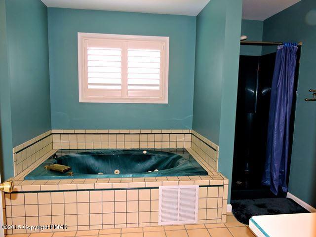 248 Pin Oak Road Stroudsburg, PA 18360 - Photo 20 of 33 a kitchen with a sink a bath tub and utility