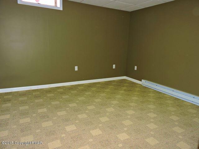 248 Pin Oak Road Stroudsburg, PA 18360 - Photo 27 of 33
