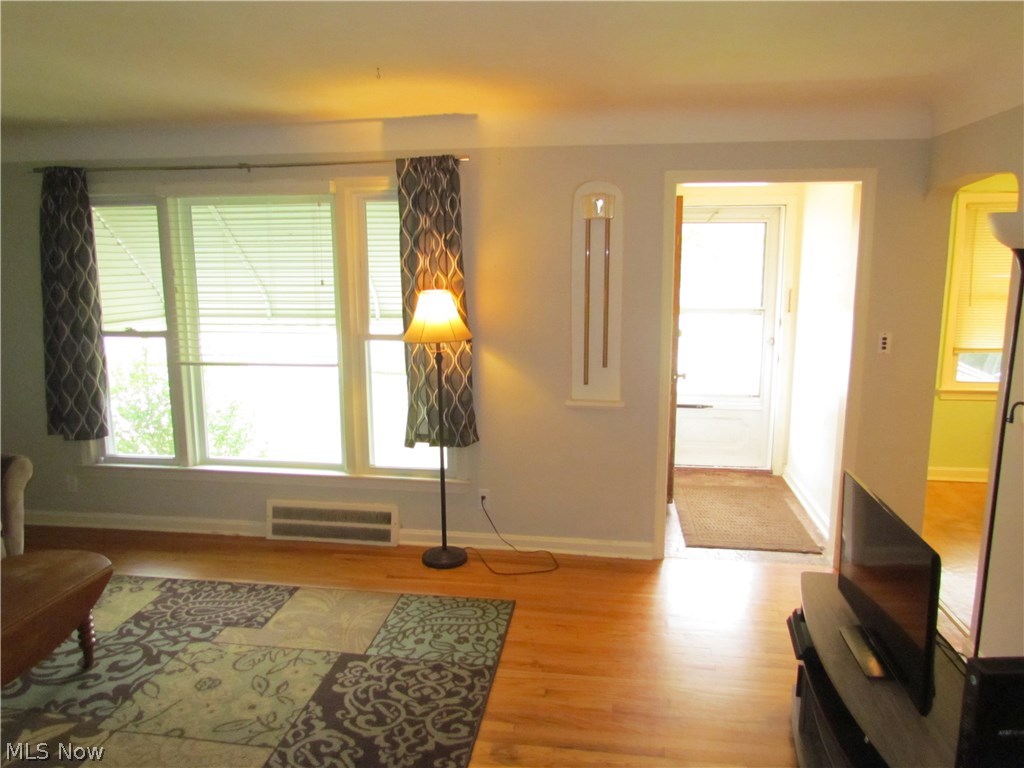 5659 Shawnee Road Cleveland, OH 44124 - Photo 6 of 28
