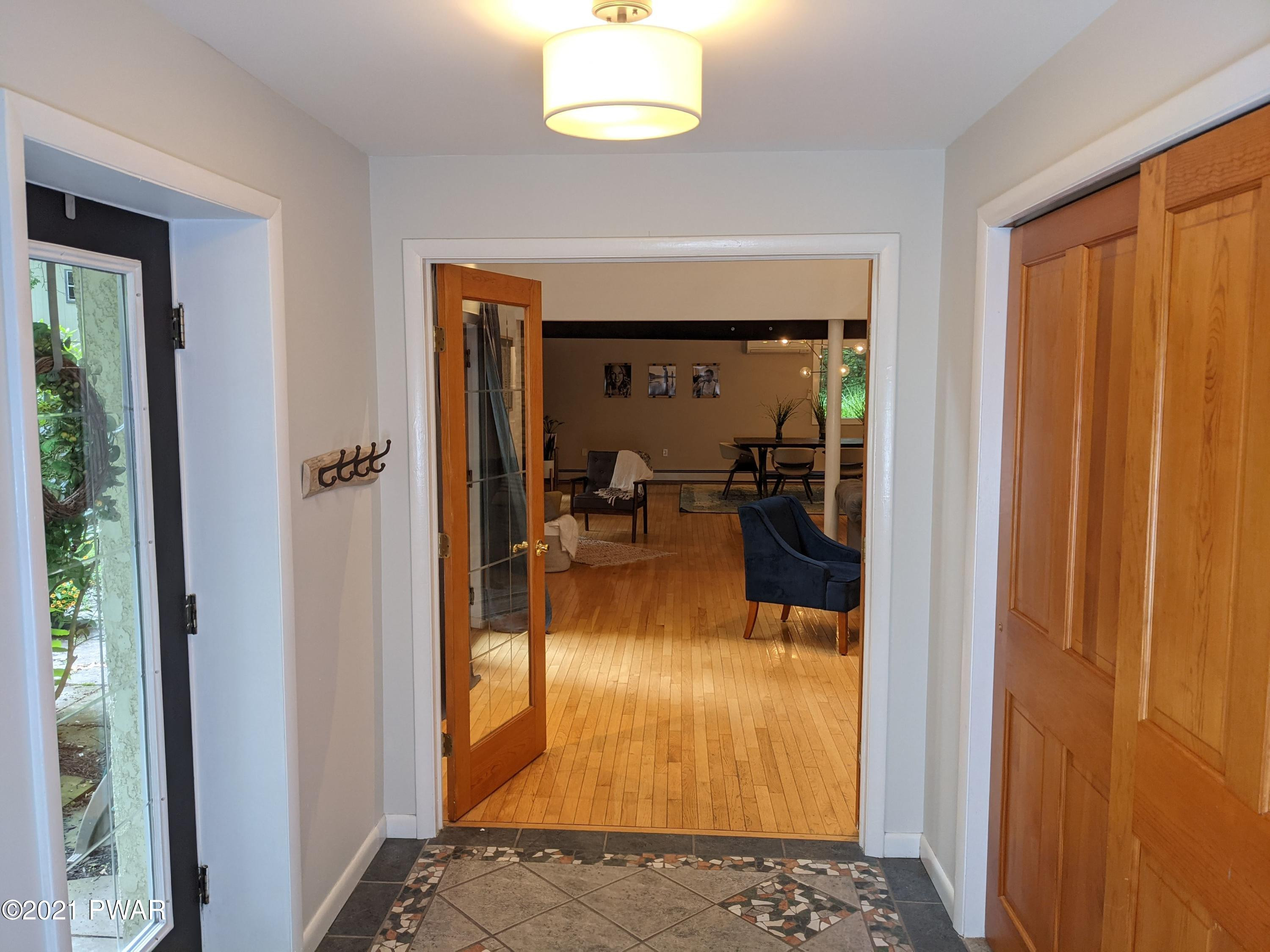 97 Reservoir Road Dallas, PA 18612 - Photo 6 of 48