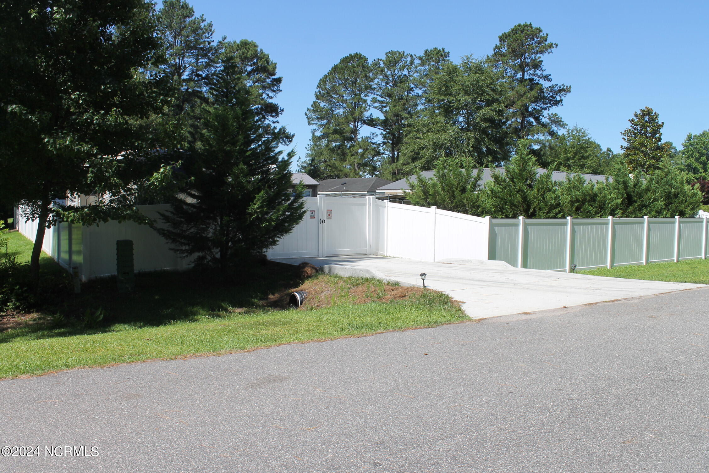 116 Whipperwill Lane Hallsboro, NC 28442 - Photo 4 of 21 IMG_2250