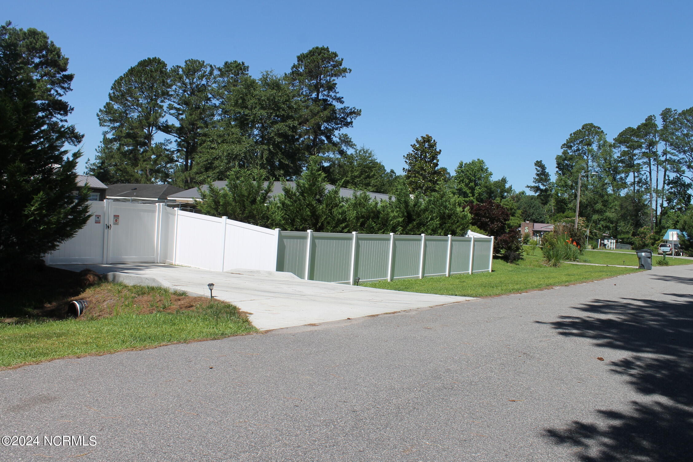 116 Whipperwill Lane Hallsboro, NC 28442 - Photo 5 of 21 IMG_2251