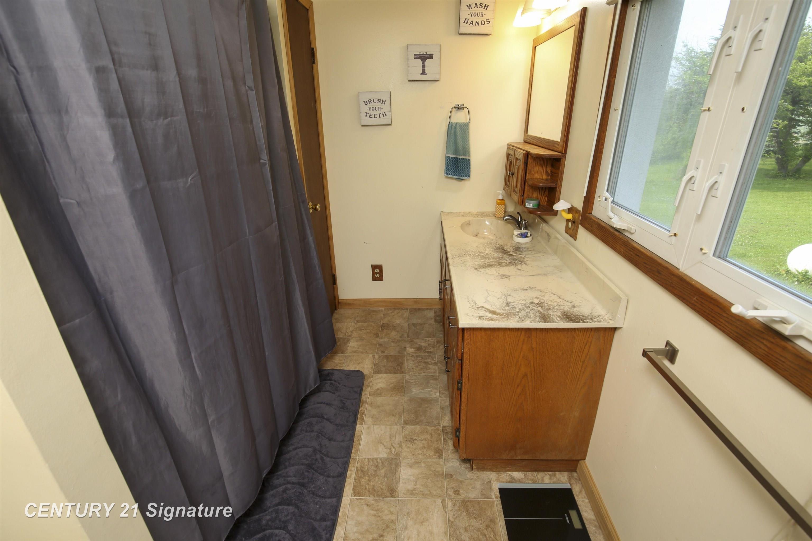 5910 North Shore Road Pinconning, MI 48650 - Photo 13 of 53