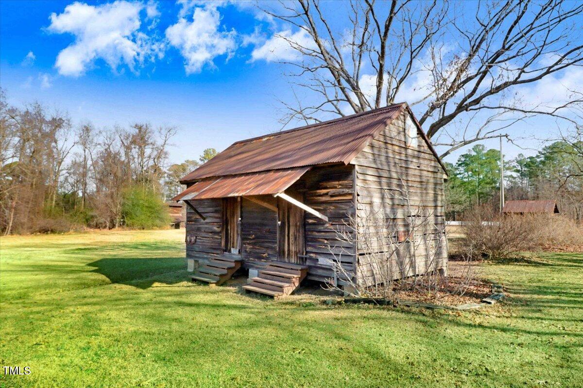 9752 Hawley Road Kenly, NC 27542 - Photo 31 of 46 Corn Crib