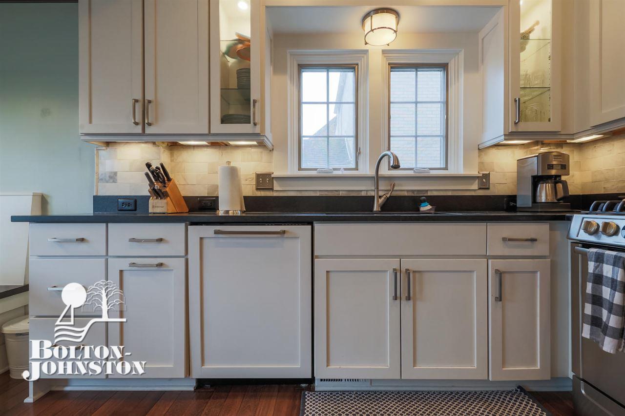 278 Moran Road Grosse Pointe, MI 48236 - Photo 13 of 31 31345942-12.JPG