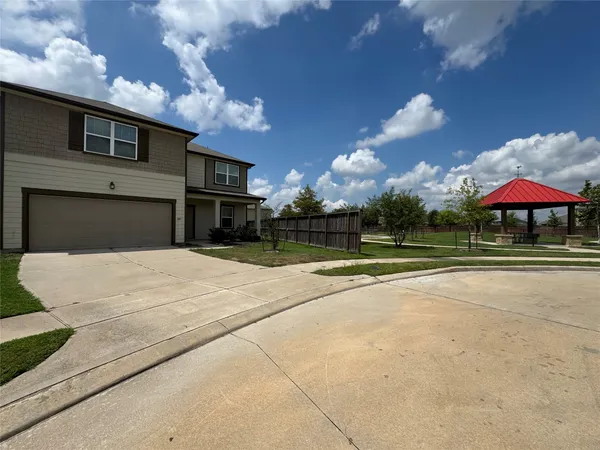 $2,300 | 1013 Pitch Pine, Brookshire, TX 77423