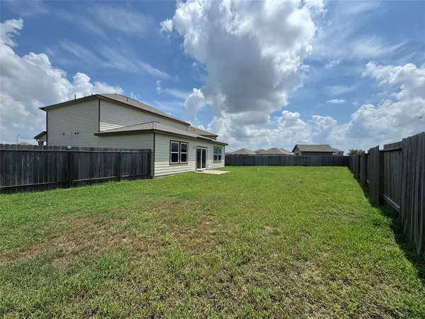 $2,300 | 1013 Pitch Pine, Brookshire, TX 77423