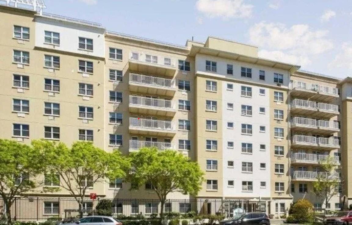 View of apartment building / complex