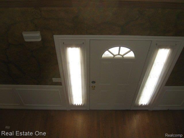 8169 Bergin Road Howell, MI 48843 - Photo 7 of 25 Impressive 2 Story Entry
