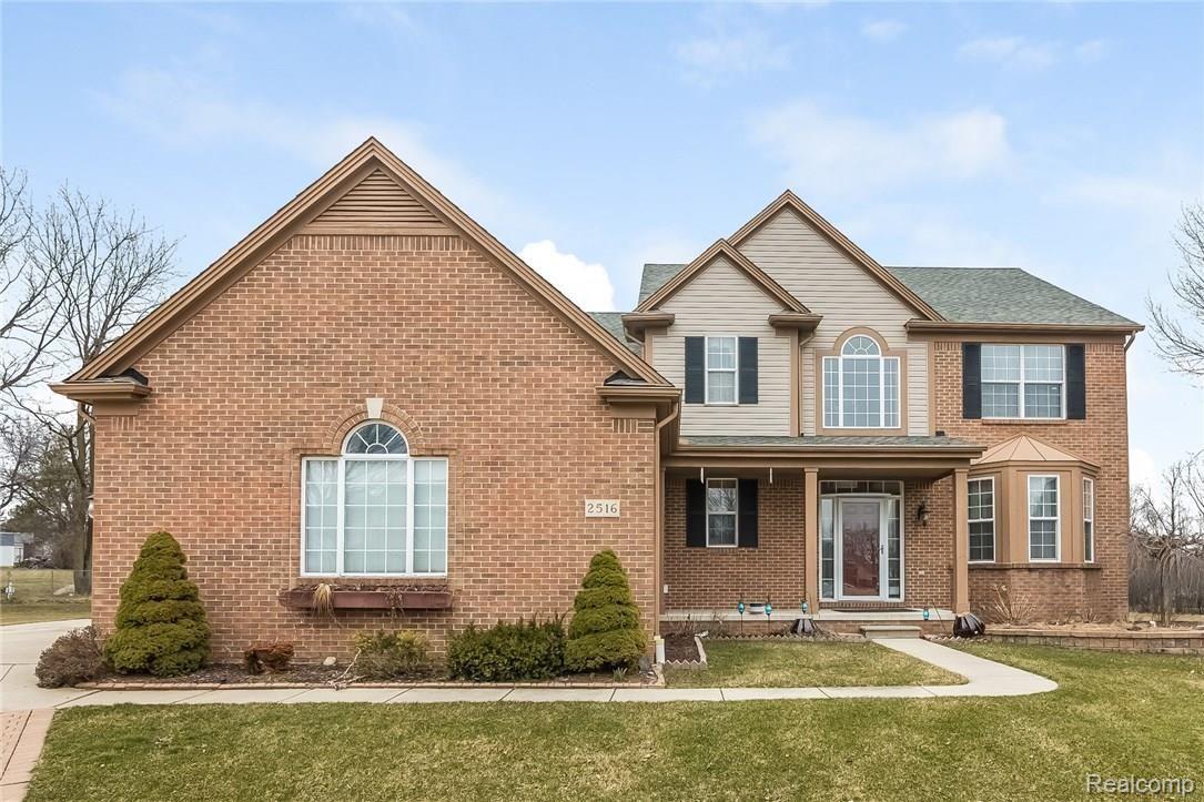 2516 Florence Drive Rochester, MI 48309 - Photo 1 of 46 001-3867497-medium.jpg