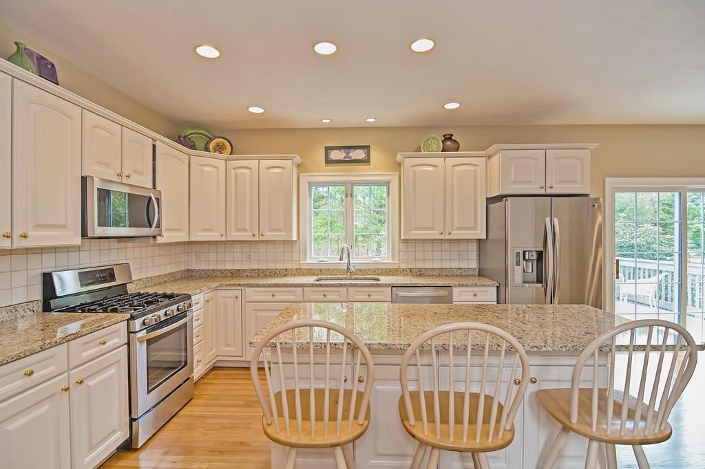 16 Noreen Road Mansfield, MA 02048 - Photo 4 of 41 Gallery Image 4
