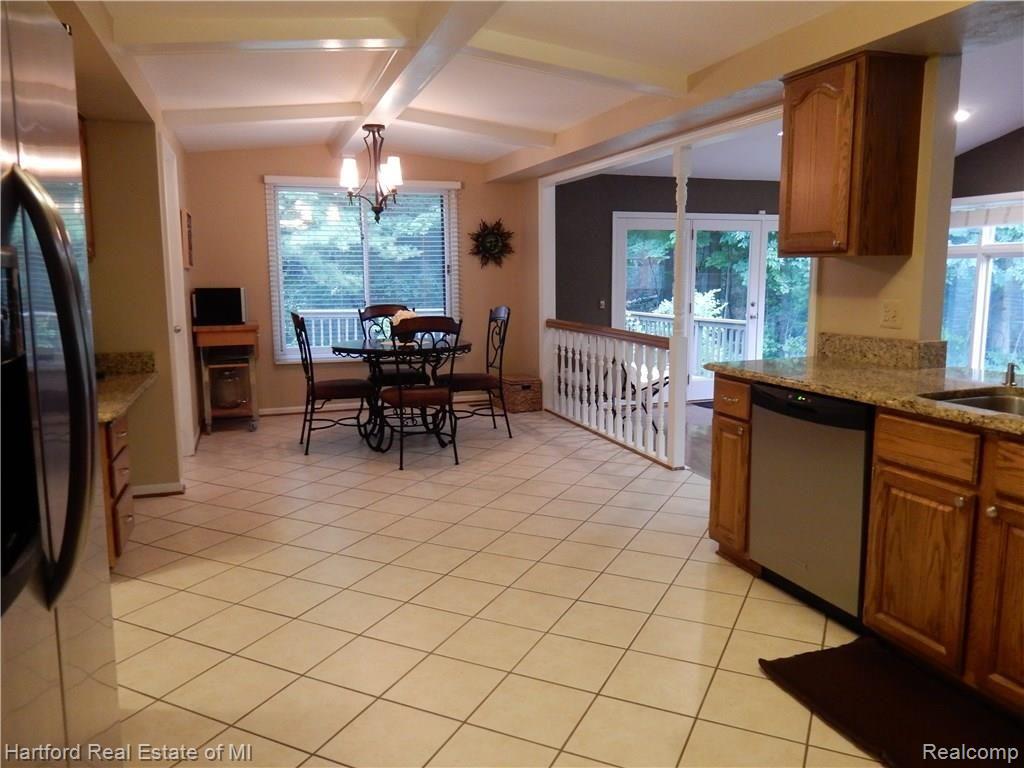 36768 Chesapeake Road Farmington Hills, MI 48335 - Photo 9 of 49