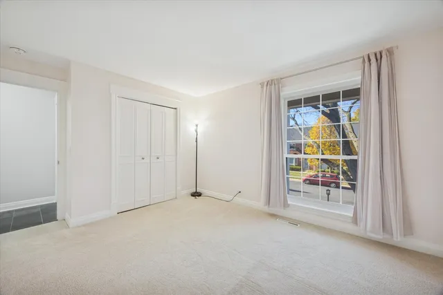 $499,999 | 5731 Sutton Place, Hinsdale, IL 60521