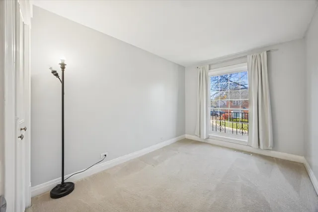 $499,999 | 5731 Sutton Place, Hinsdale, IL 60521