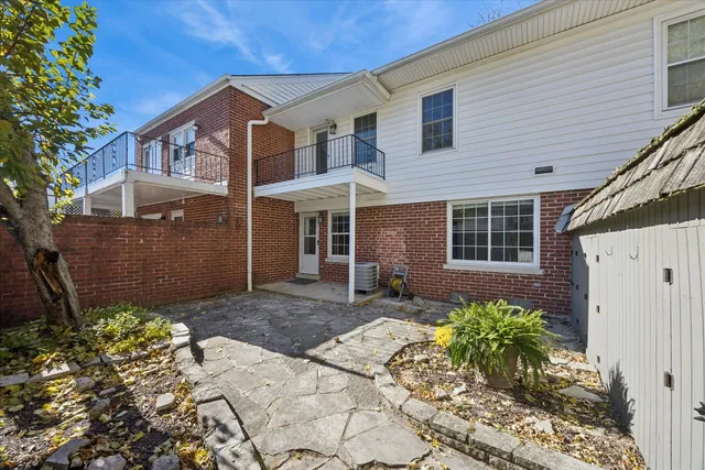 $499,999 | 5731 Sutton Place, Hinsdale, IL 60521