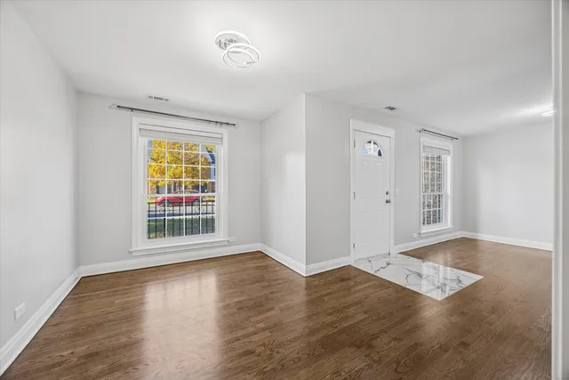 $499,999 | 5731 Sutton Place, Hinsdale, IL 60521