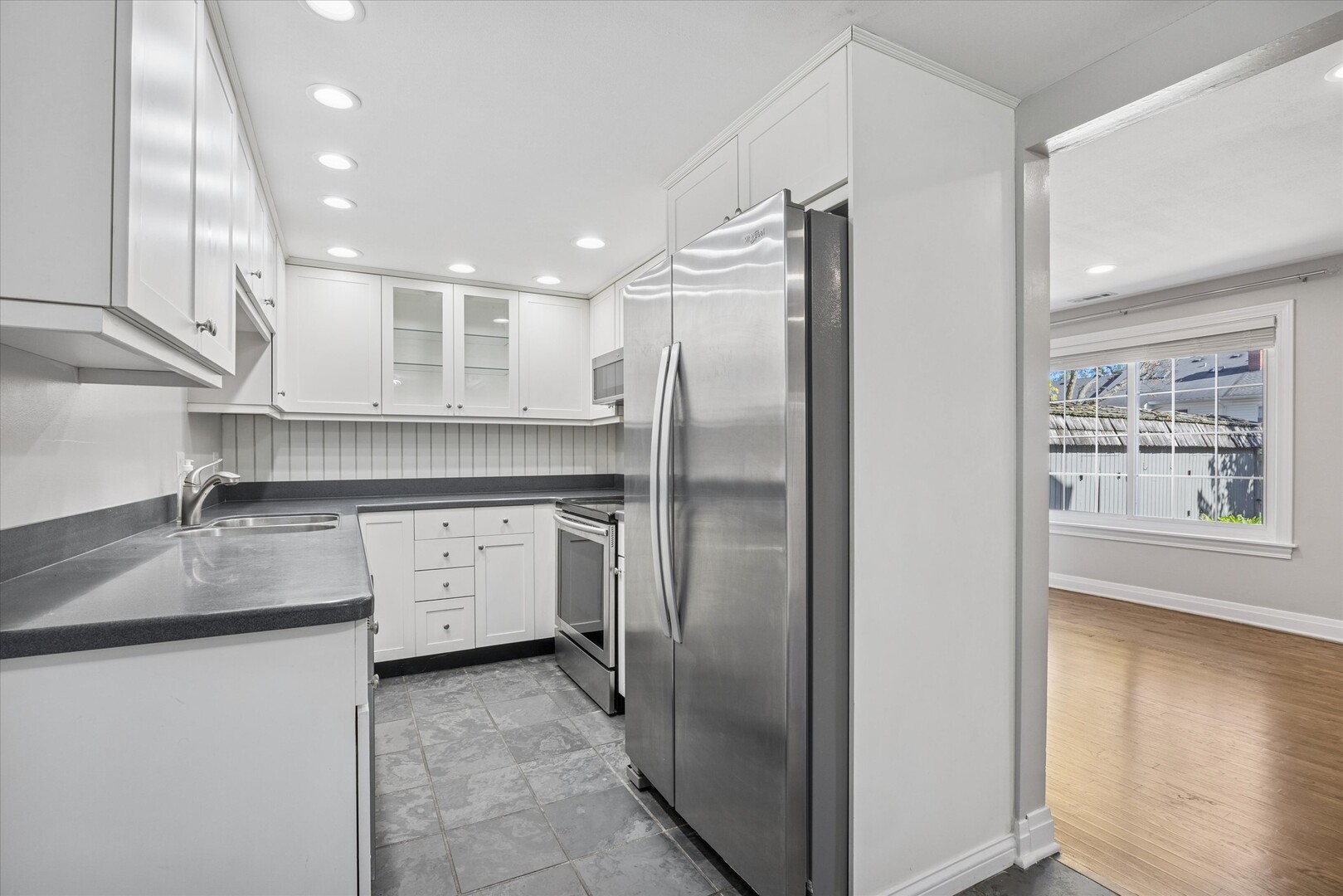 5731 Sutton Place Hinsdale, IL 60521 - Photo 4 of 18