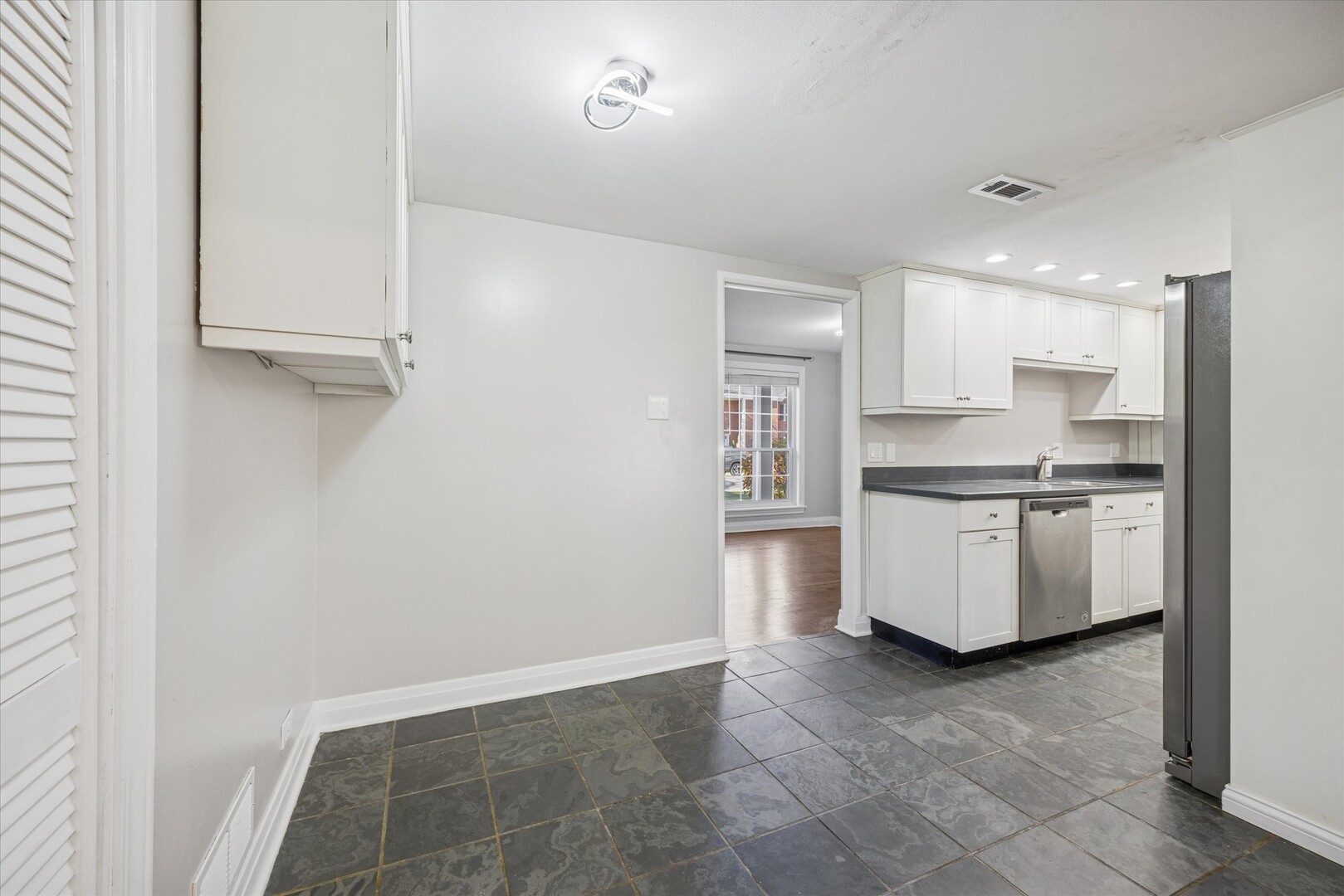 5731 Sutton Place Hinsdale, IL 60521 - Photo 5 of 18