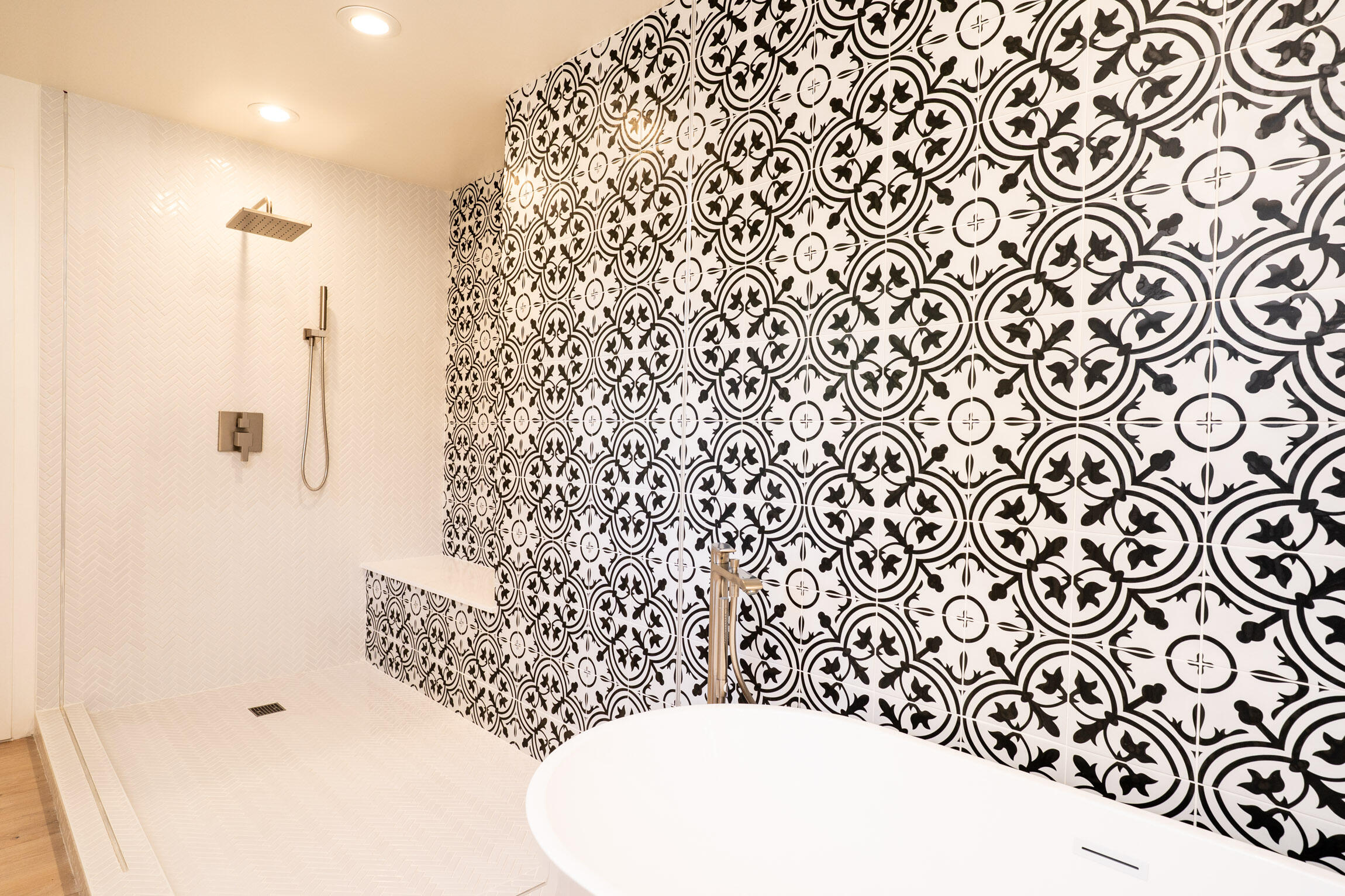 651 Whitetail Drive Hailey, ID 83333 - Photo 18 of 36 Shower:Tub Detail