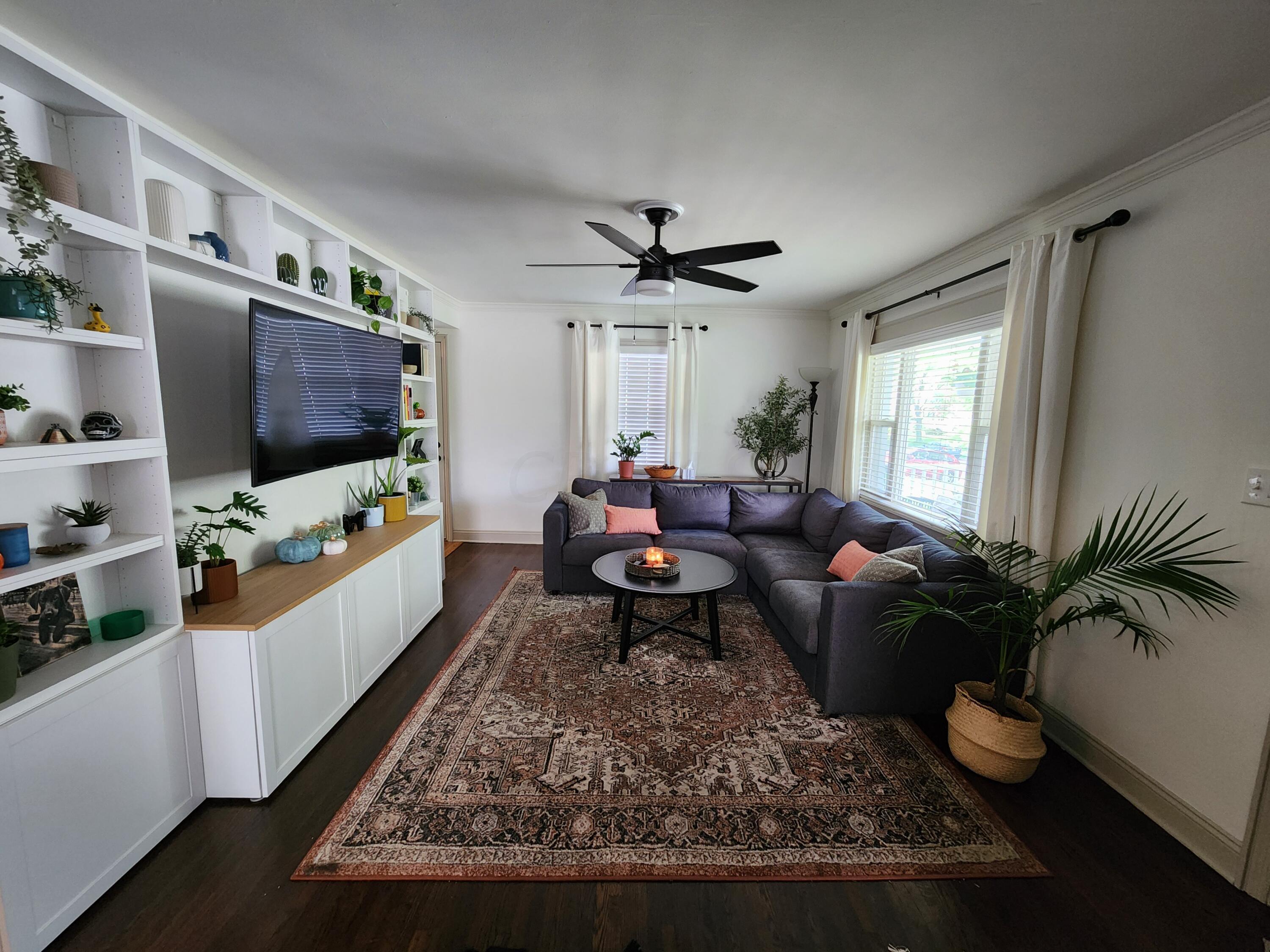 530 Blenheim Road Columbus, OH 43214 - Photo 9 of 51 Living Room