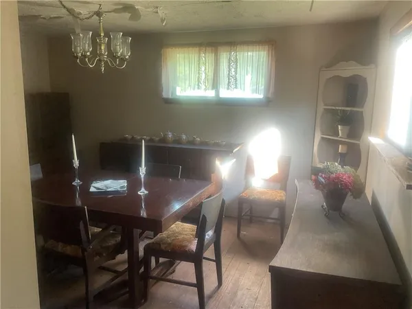 a view of a livingroom with furniture